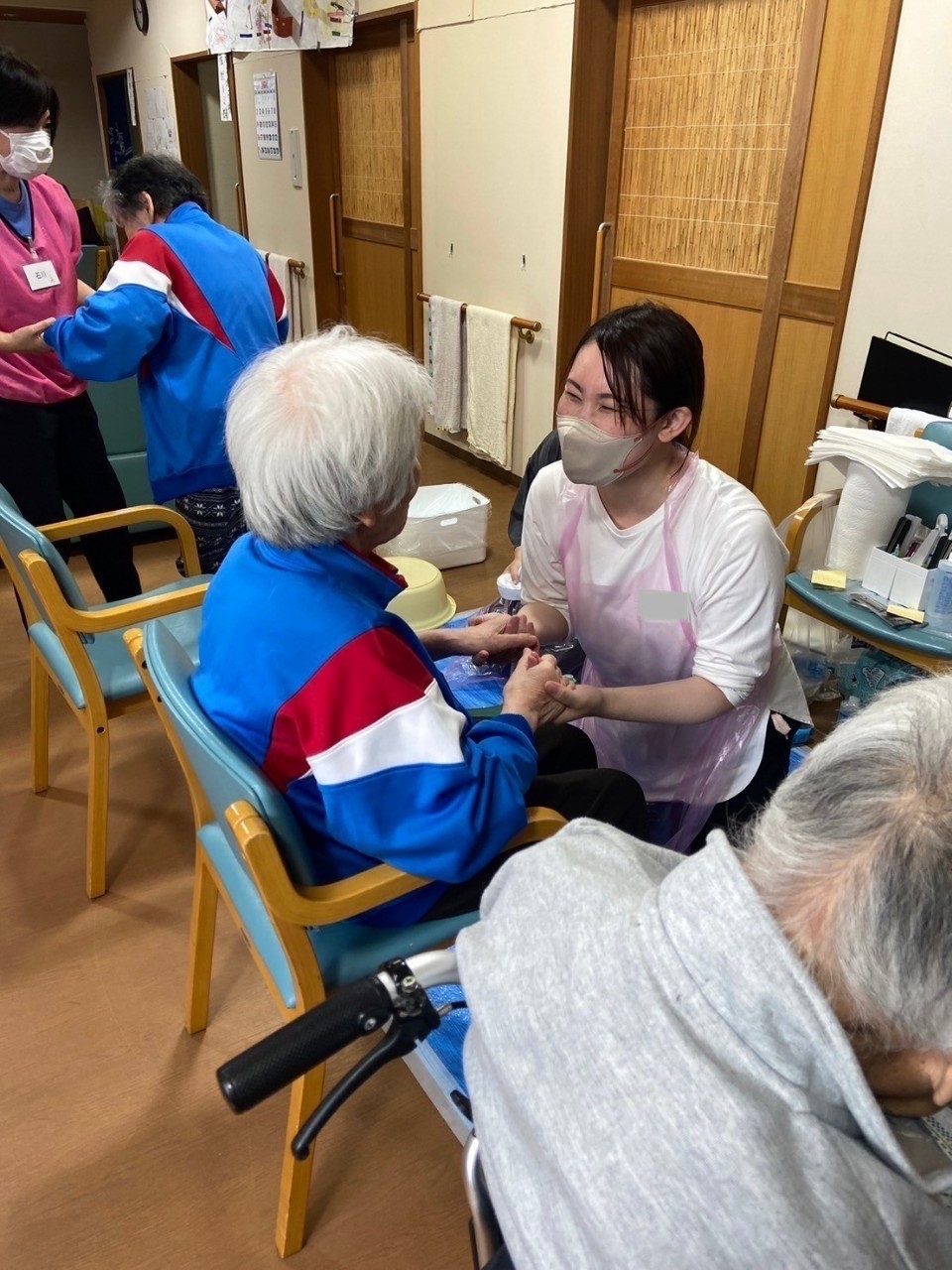 お話ししながらの施術の様子