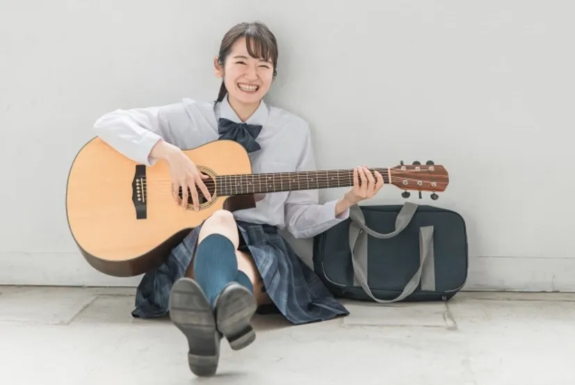もはやギタリストにとっても常識！変わりつつあるギタリストのネイルケア