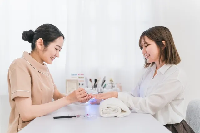 ネイリストに向いてる人の特徴は？適性を知って後悔しないためのチェックリスト