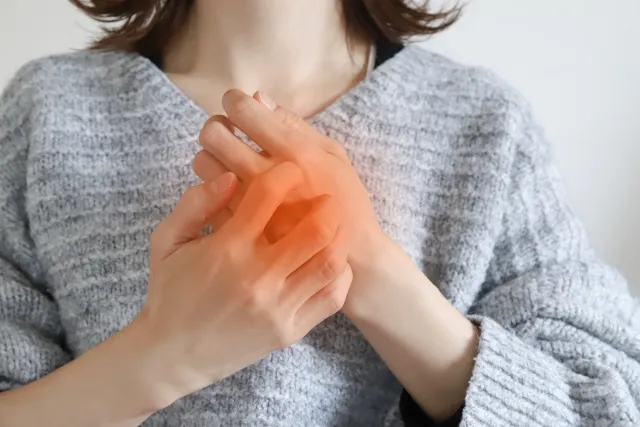 アクリルネイルでアレルギー？原因と正しい対処法を解説します