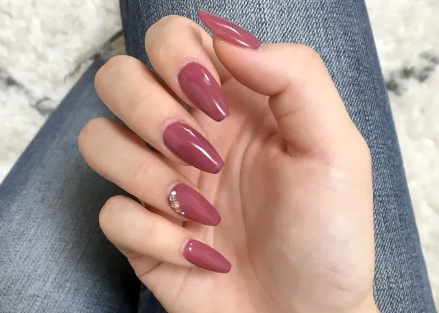 ブルベ冬におすすめのマニキュア特集！似合う色で透明感を演出しよう