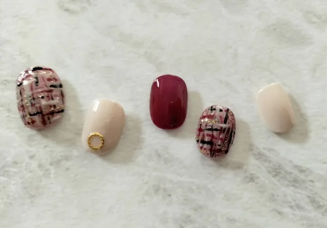 ツイードネイルの人気デザイン集！セルフでできる簡単なやり方も解説