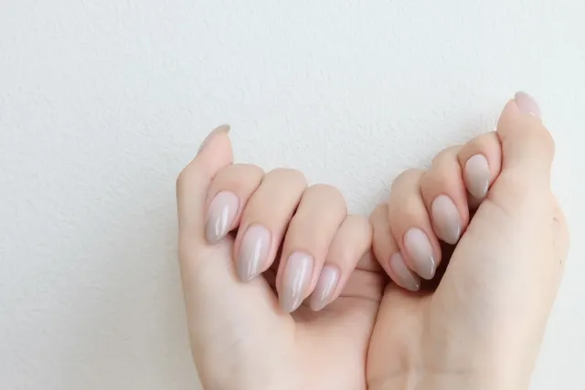 ジェルネイルのTPOマナー！オフィスや冠婚葬祭で好印象を与えよう