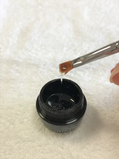 ハードジェルとソフトジェルの違いとは？特徴やメリット・デメリットを徹底比較