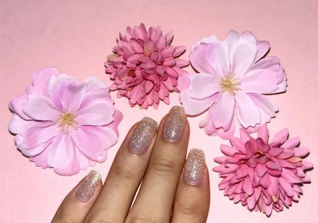 フラッシュジェルネイルとは？魅力とデザイン例をネイリストが徹底解説