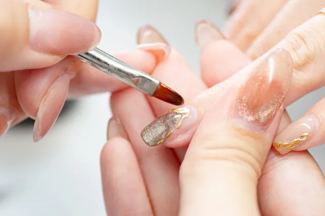 ネイルのTPO成分とは？EU規制の理由と日本での安全な扱い方を解説